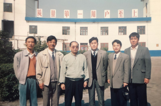 时任中国人民解放军第二炮兵罗东进政委来公司视察工作。